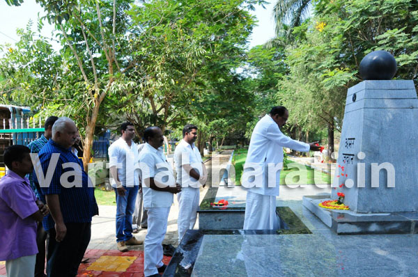 ಕಾರ್ಕಳ : ಹುತಾತ್ಮರ ಸ್ಮಾರಕಕ್ಕೆ ಶ್ರದ್ದಾಂಜಲಿ ಅರ್ಪಣೆ